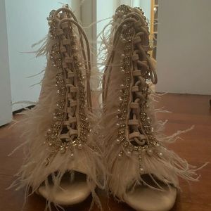 STATEMENT PIECE BOOTS/HEELS